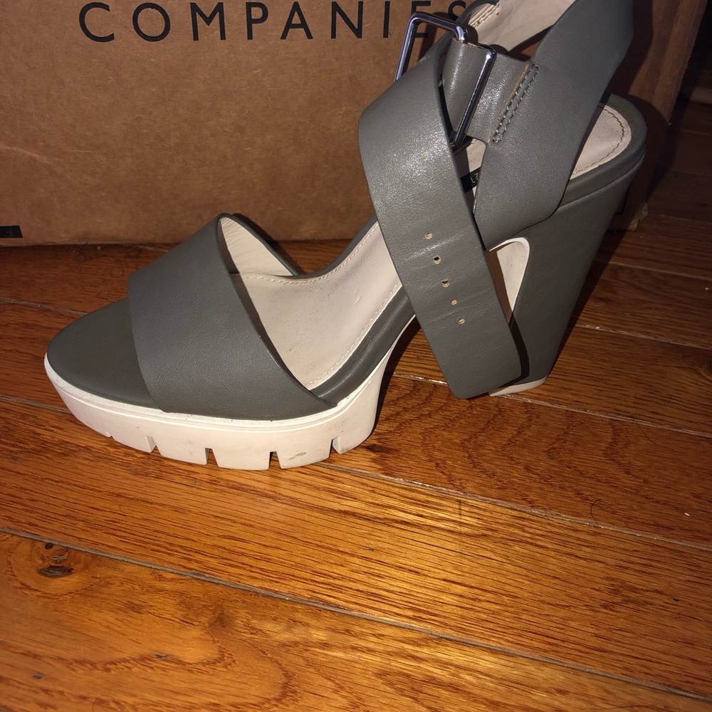 Platform heels - Picture 3 of 3